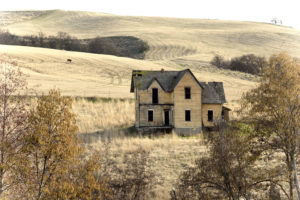Abandoned House Near Dufur, Oregon by Gary Quay